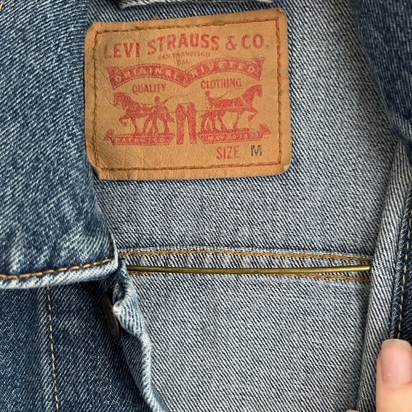 Brand New Levi’s Jean Jacket with Coors Logo - Picture 2 of 2